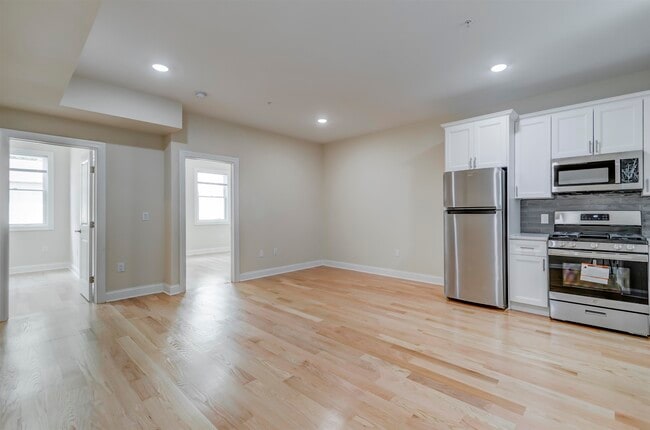 Building Photo - 419 Broadway-