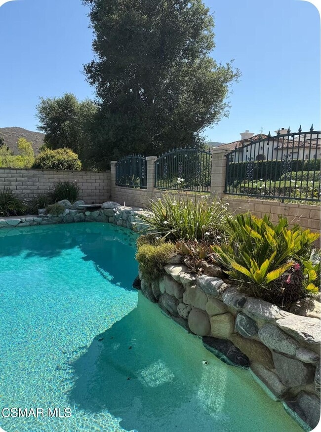 Building Photo - 379 S Greenway Ave