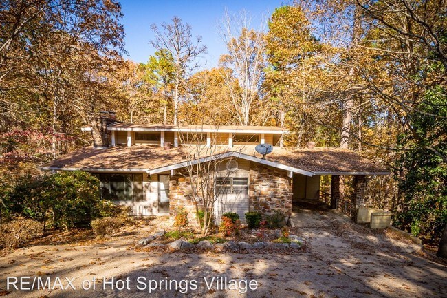 Building Photo - 3 br, 2 bath House - 5 Mos Circle