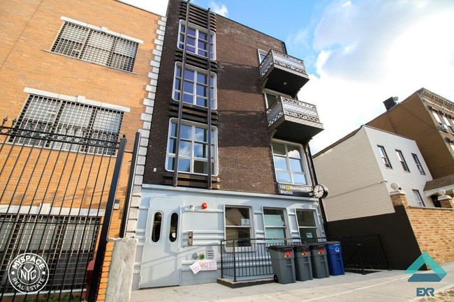 Building Photo - 132 Stanhope St