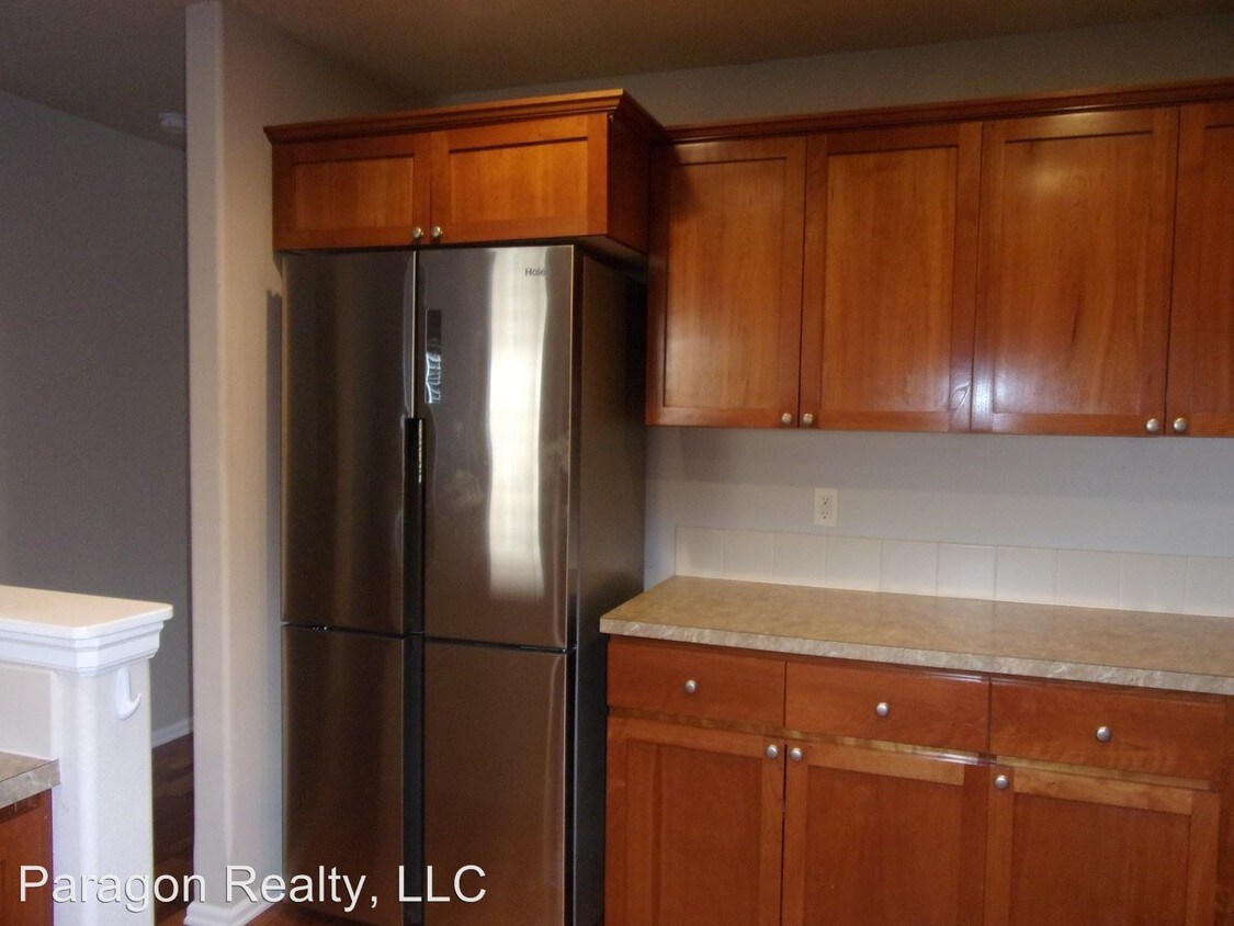 Primary Photo - 1263 SE Centerpointe Dr