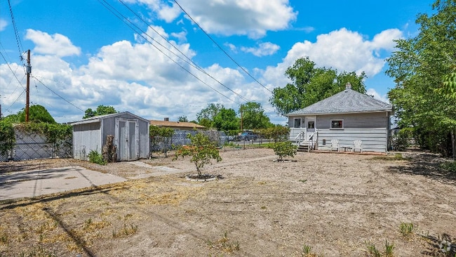 Building Photo - 1603 Elm Ave