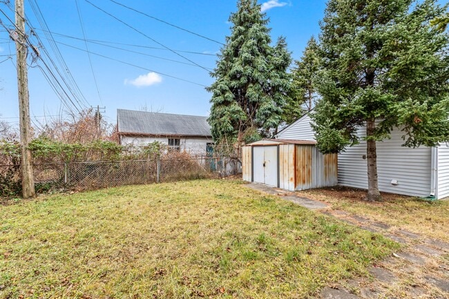 Building Photo - 6938 Fenton St