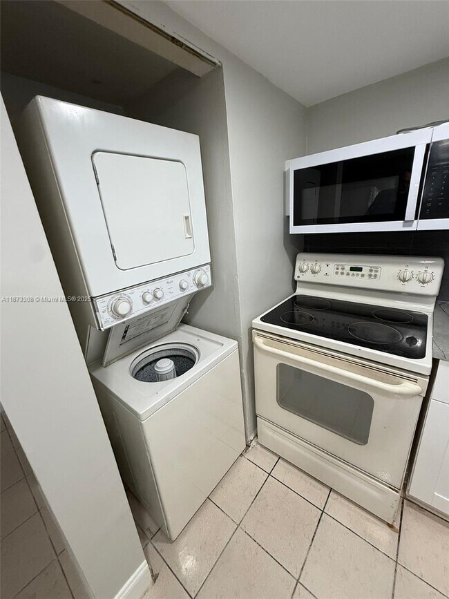 Foto del edificio - 10000 NW 80th Ct