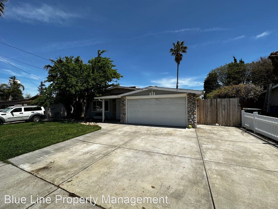 Building Photo - 3 br, 1 bath House - 746 Pippo Ave