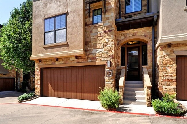 Building Photo - 6533 E Hill Dr