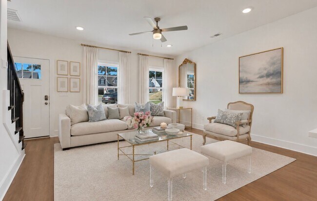 Foto del edificio - 3 Bedroom Home with Fenced in Backyard!