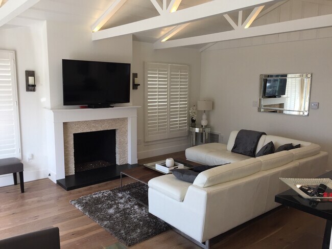 Building Photo - 229 5th Pl