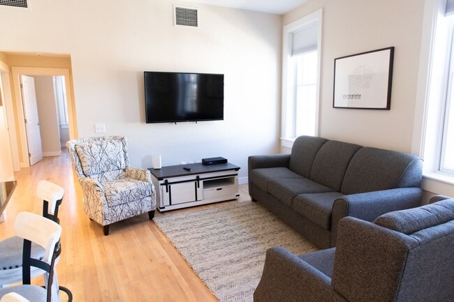 Building Photo - Putnam Block Hotel - One Bedroom Apartment...