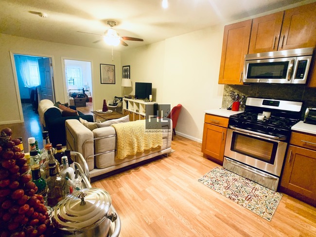 Building Photo - HOYT STREET 2 BED
