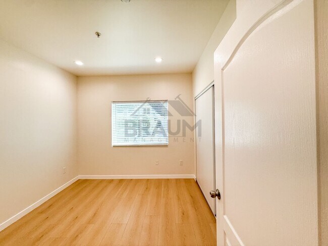 Building Photo - 10849 Fruitland Dr