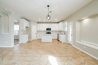 Building Photo - 815 Robins Way