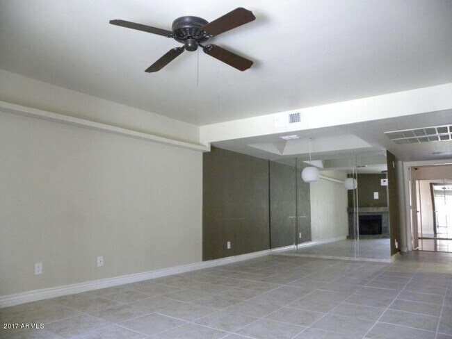 Foto del edificio - 9125 E Purdue Ave