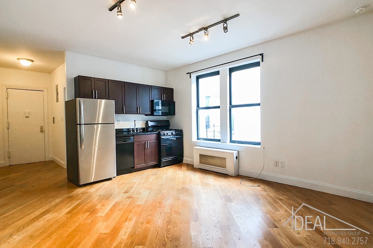 Primary Photo - 311 Lincoln Pl