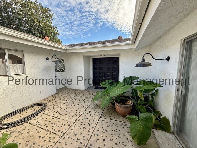 Foto del edificio - Stunning 3 Bed/2.5 Bath + Shop w/ Resident Benefits Package & $0 Security Deposit Option