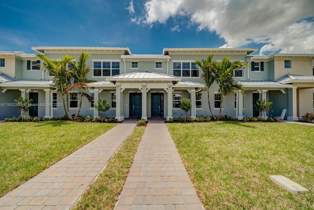 Foto principal - 1280 Eucalyptus Dr
