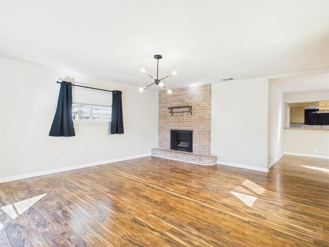 Building Photo - 1411 Kamar Dr