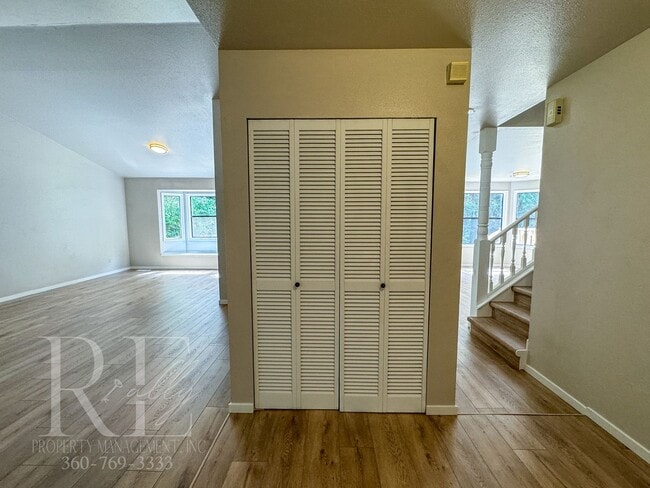 Building Photo - Updated and Refreshed in Ridgetop Area