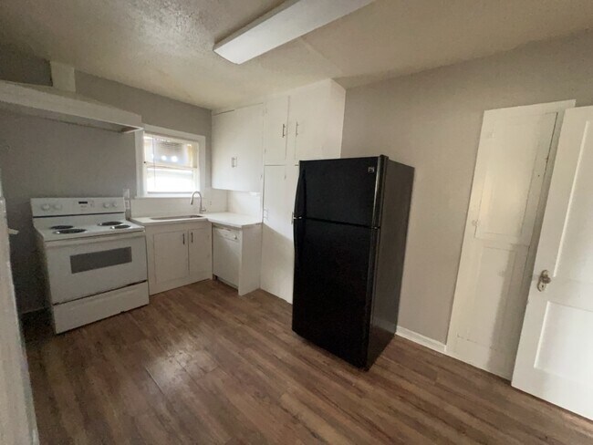 Foto del edificio - 1552 Lombardy St