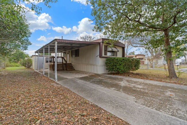 Building Photo - 2 Bedroom/1 Bathroom Home in the Green Val...