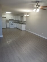 Building Photo - 590 W 18th Ave