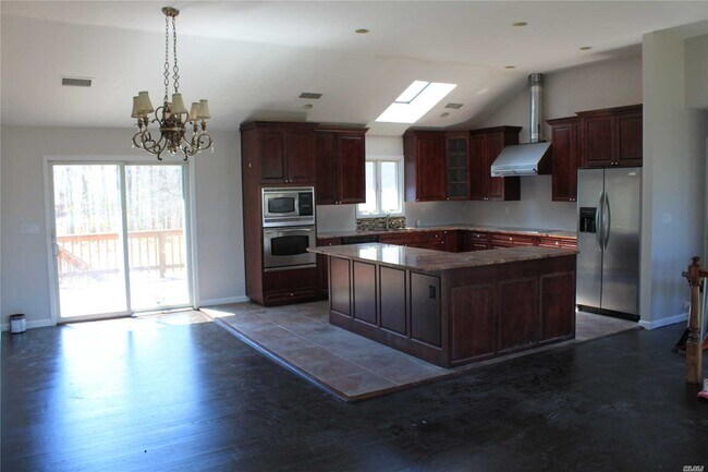 Building Photo - 3 Pinetree Ct