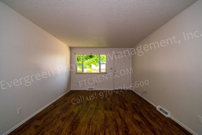 Foto del edificio - 2439 Clearview Ave