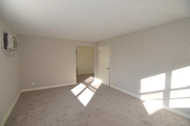 Foto del edificio - 252 Hartwell Ave