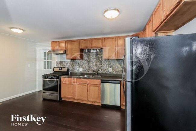 Building Photo - 2296 Lakewood Dr NW