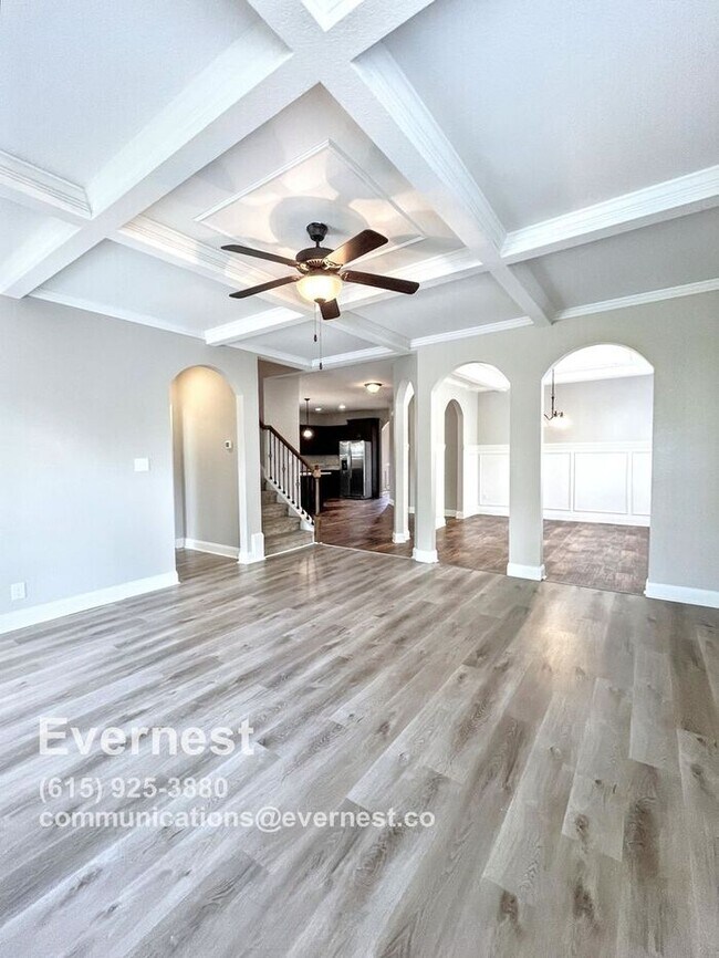 Building Photo - Spacious and Bright 4-Bedroom Home with Mo...