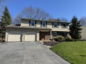 Building Photo - 535 Willow Dr SE