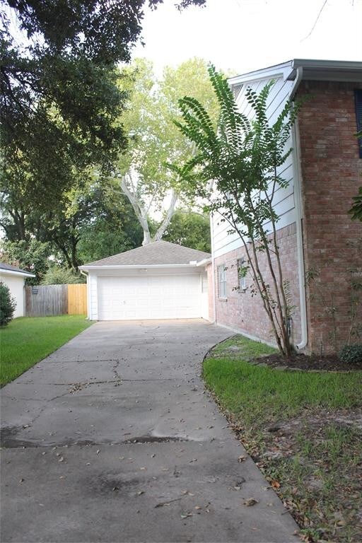 Building Photo - 15906 Singapore Ln