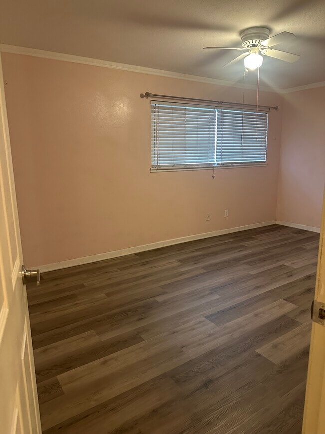 Foto del edificio - 13345 Victoria St