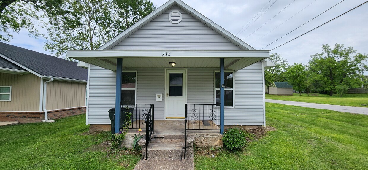 Foto del edificio - 732 S Griffith Ave