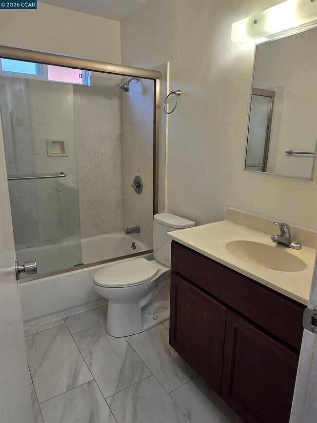 Foto del edificio - 2341 21st St