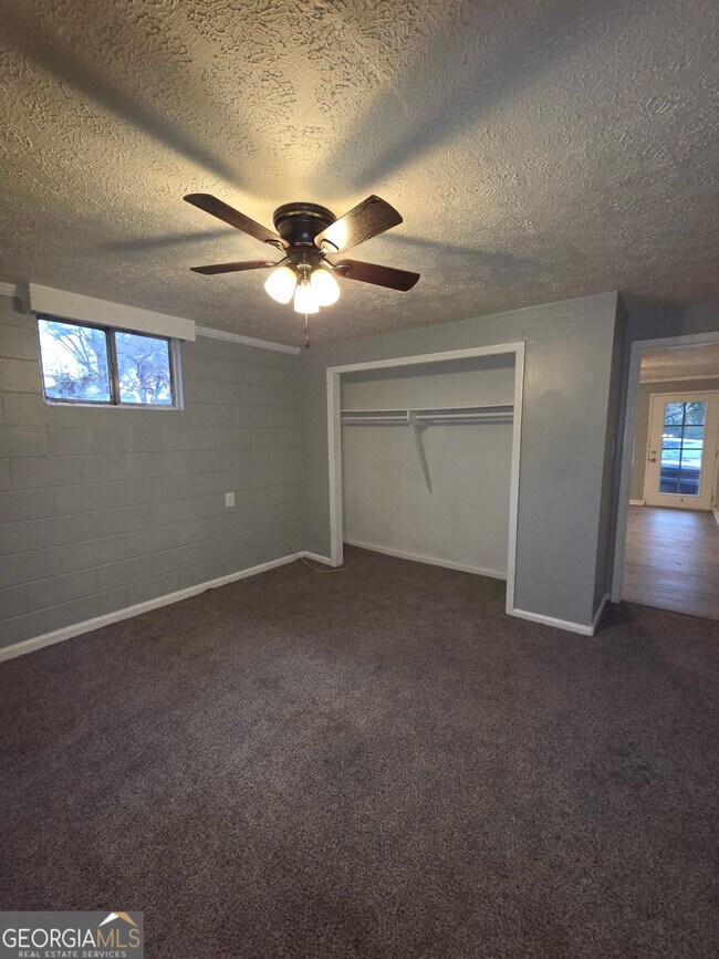 Foto del edificio - 928 Hamilton Blvd