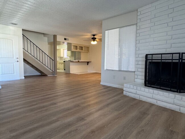 Building Photo - 4400 Tierra Verde St