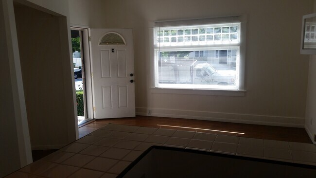 Building Photo - 837 N La Fayette Park Pl