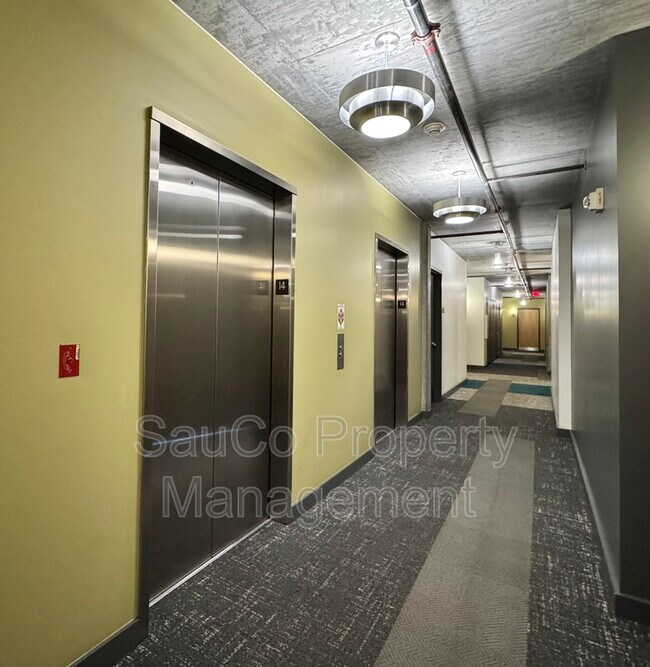 Foto del edificio - 1926 W Burnside St