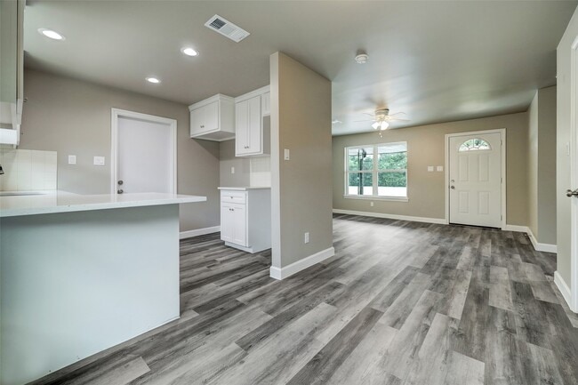 Building Photo - 8817 Emmott Rd