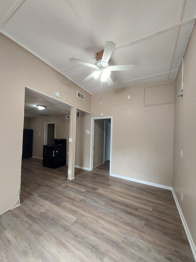 Foto del edificio - 401 N Mulberry St