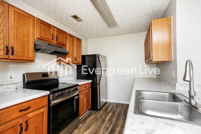 Building Photo - 5893 Strathmoor Manor Cir