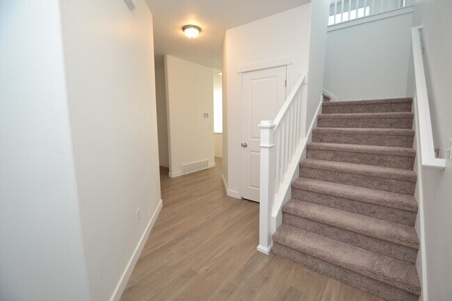 Building Photo - 15230 S Tack Way