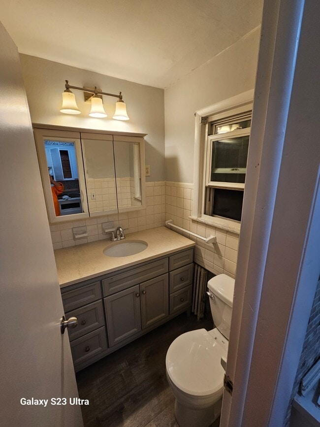 Bathroom - 302 Wallington Ave
