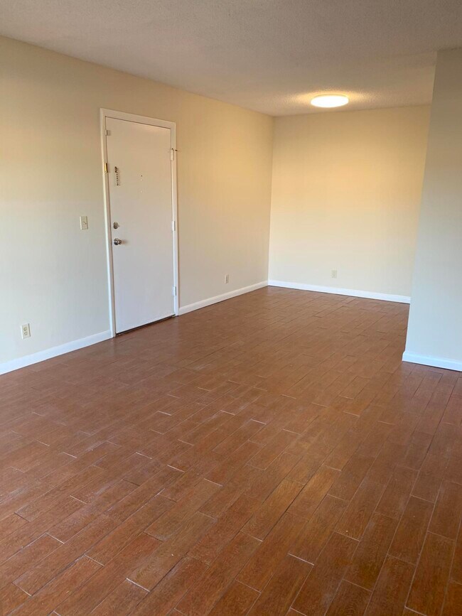 Building Photo - 1814 Abbey Rd