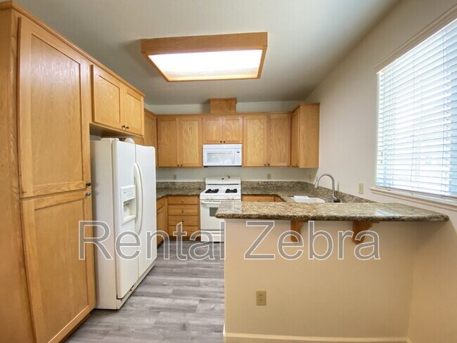 Foto del edificio - 718 W 18th St