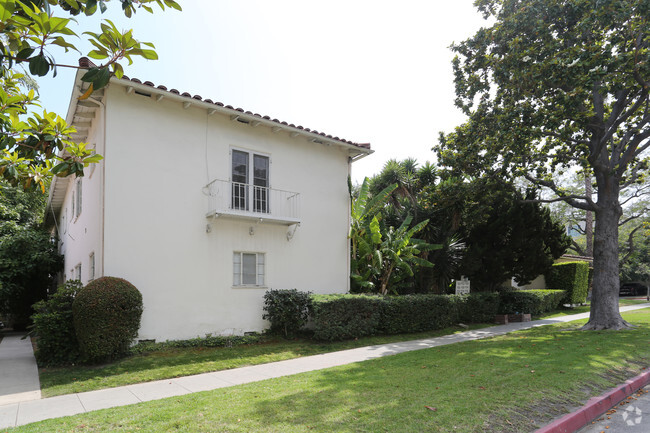 Building Photo - 9136 Beverly Blvd