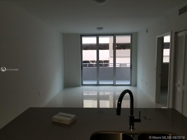 Foto del edificio - 7875 NW 107th Ave