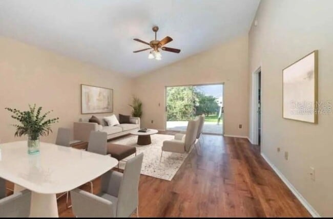 Foto del edificio - 10825 Bellamy Ct