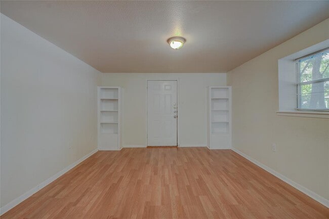 Building Photo - 1308 Pine St
